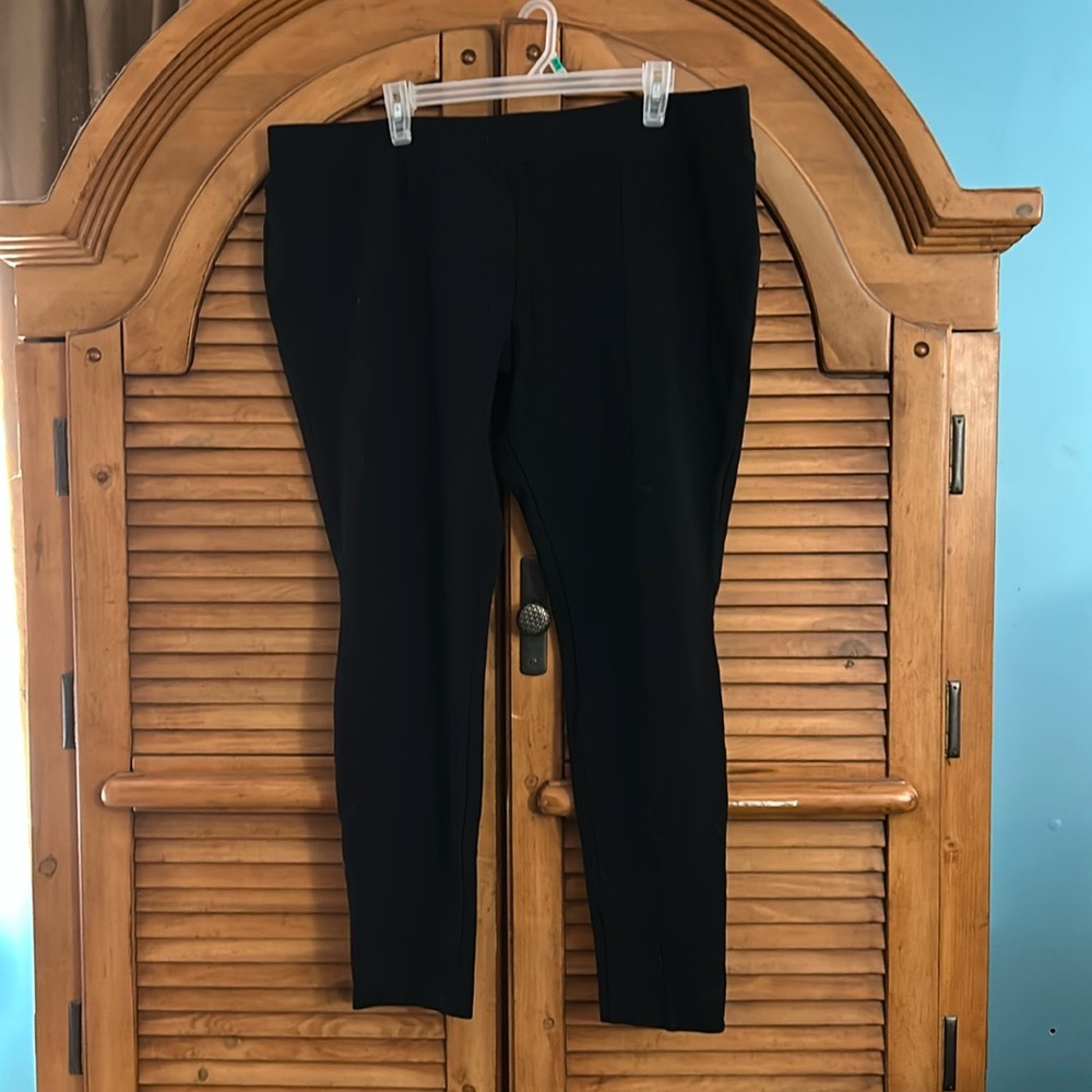 Black leggings.